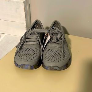 NWT croc Tennis Shoes